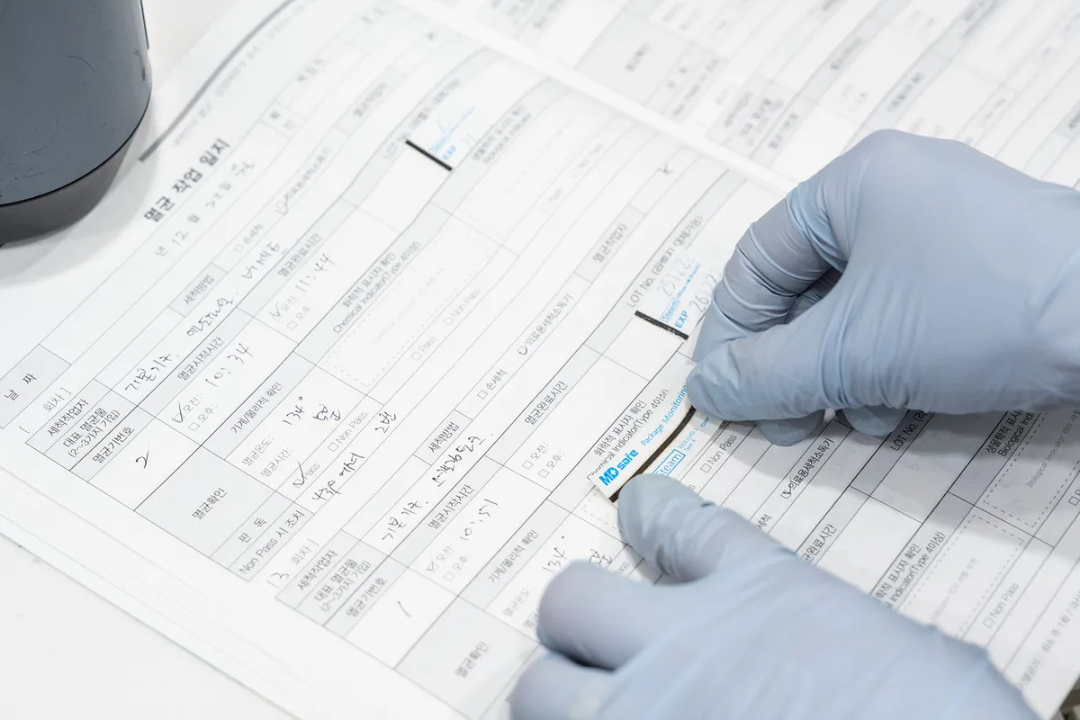 Checking and recording every cycle in the sterilization log